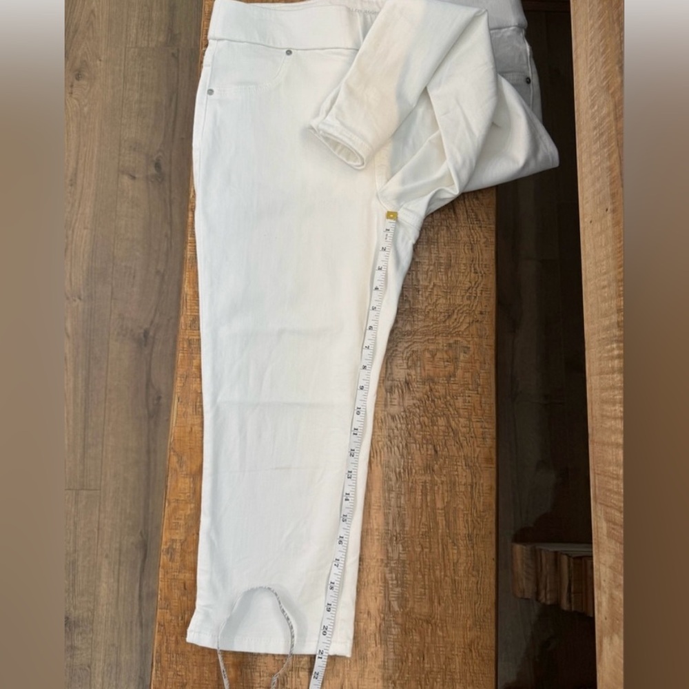 Chico's White Stretch Jegging Capris - Picture 7 of 7